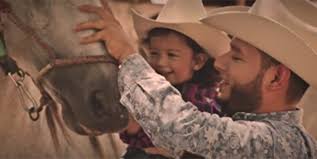 Arturo Roque estrena video de "Lo que más te cala"