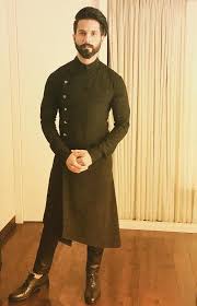 12 Outfits To Raid From Shahid Kapoor S Wardrobe For An Upcoming Wedding Shaadisaga What happens when a bollywood superstar is dressed in one of the global leaders in luxury menswear? 12 outfits to raid from shahid kapoor s