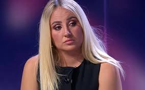 Mediaset prepara un contradocumental de Rocío Flores tras eliminar las series de Rocío Carrasco - FormulaTV