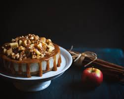 Mit ganz simplen zutaten, die es in jedem supermarkt gibt, und 20 minuten zeit. Herbstrezept Apfel Walnuss Torte Mit Karamell Topping