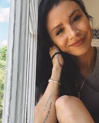 Kendra Henderson's Instagram, Twitter & Facebook