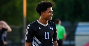 Greyson Sturgis scores ‘unbelievable’ scissor kick, continuing Hume-Fogg’s unbeaten soccer season