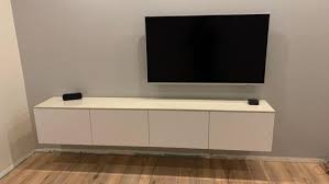 Un Meuble Tv Suspendu Tout Suspendu En 2020 Meuble Tv Suspendu Meuble Tv Meuble Tv Suspendu Ikea