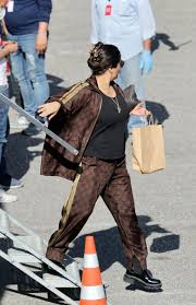 Hayek said she went on to spend seven weeks in self isolation at her home and that she was even put on oxygen. Salma Hayek House Of Gucci Set In Rome 04 01 2021 Celebmafia