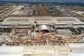 Der flughafen münchen besitzt einen großzügigen shopping & gastronomie bereich. Media Gallery Munich Airport Terminal 2 Oberding 2003 Structurae