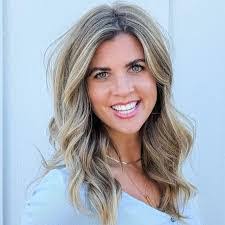 Lauren Weekley's Instagram, Twitter & Facebook