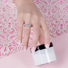 Les ongles en gel sont, en quelque sorte, de faux ongles. Manucure Les Tendances Printemps Ete 2019 Marie France Magazine Feminin