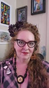 Spooky, atmospheric, thoughtful Steampunk? Yes please!! , Do check out the  gorgeous graphic novels by @mcholly1 and stop by her crowd funding campaign  today since it ends tonight (link in my bio), ...