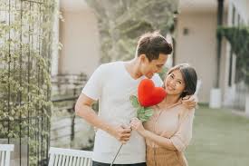 Terpaksa menikahi tuan muda kaya raya yang bisa melakukan apa saja.dia memasuki pernikahan tanpa membawa cinta ataupun berharap dicintai. 3 Tahun Nikah Tanpa Seks Kisah Pasangan Ini Happy Ending