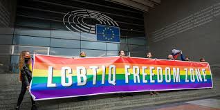 El término lgbtiq+ está formado por las siglas de las palabras lesbiana, gay, bisexual, transgénero, transexual, travesti, intersexual y queer. Gegen Homophobie In Polen Eu Soll Lgbtiq Freedom Zone Werden Www Siegessaeule De