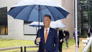 Jun 06, 2021 · former barcelona coach louis van gaal supports the playing system employed by ronald koeman. Peywi4mky Fnkm