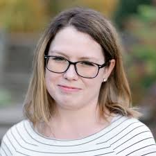 Kari Waters's Instagram, Twitter & Facebook