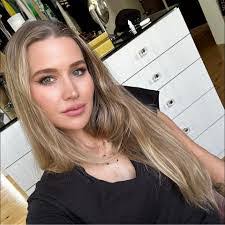 Diane Harkleroad's Instagram, Twitter & Facebook