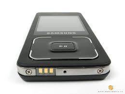 Samsung F300 review: A phone like no ...