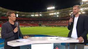 Oliver kahn wird auch weiterhin für das zdf als fußballexperte aktiv sein. Deutschland Spanien Mertesacker Neuer Zdf Experte Neckischer Seitenhieb Gegen Oliver Kahn Fussball