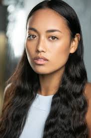 Izzy Jones's Instagram, Twitter & Facebook