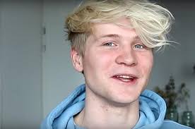 Nu maar hopen dat ze mij niet het huis uitgooit. Kelvin Boerma Wikiwand