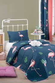 Tek kişilik yatak örtülerimiz pano desen, kaliteli ve uygun fiyat avantajı ile sizleri bekliyor. Tek Kisilik Yatak Ortusu Modelleri Ve Fiyatlari Trendyol