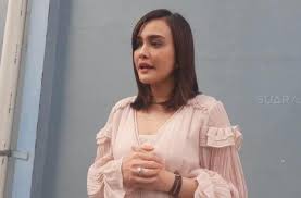 Pada tahun 2003, shandy mulai terjun dalam dunia seni peran dengan mengikuti casting film eiffel i'm in love. Perdana Jadi Produser Shandy Aulia Bagikan Pengalamannya Matamata Com