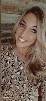 Lisa Endsley's Instagram, Twitter & Facebook