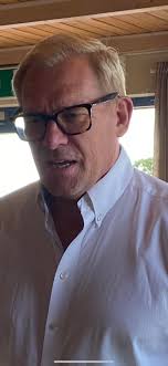 Partnerträff Patrik Sylvegård, vår partner Malmö Redhawks VD, beskriver sin  ledarskapsfilosofi; ”En stor dos kärlek är en förutsättning för att kunna  ställa höga krav på anställda och spelare. I en av världens