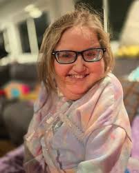 So many prayers and a lot of love are with our friend Birdie!! 🐦 She's  currently in Boston and just went in for surgery, which will take 3-4  hours. Good luck Birdie!!! 🩷