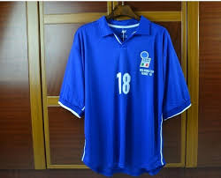 Scopri il nuovo store ufficiale della nazionale italiana di calcio e preparati per gli europei 2020 2021! Maglia Italia Home Mondiali 1998