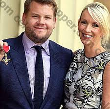 Host james corden, wearing burberry, and wife julia carey, wearing lorraine schwartz jewelry. James Corden Gehalt Einkommensquellen Instagram Einkommen Werbung Vermerke Vermogenswerte Hauser Autos Ausgaben Steuern Versicherungen Wohltatigkeitsarbeiten Frau Kinder Familie Biografie Kann 2021