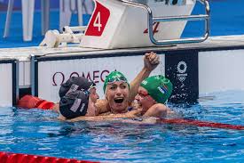 In backstroke, swimmers lie on their backs and use their arms to slide across the water's surface. Kubn2ziycaxukm