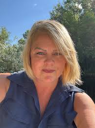 Hello good afternoon look older woman:)