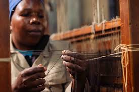 Coral Stephens, Weaving in Piggs Peak, Eswatini, presented by Homo Faber