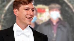 Prinz louis xavier marie guillaume von luxemburg (* 3. Louis Von Luxemburg Endlich Er Zeigt Sich Mit Seiner Neuen Liebe Bunte De