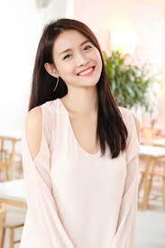 Song song đó, trương mỹ nhân cũng đang. TrÆ°Æ¡ng Má»¹ Nhan Cá»§a The Face Náº¿u Chá» Con Sá»'ng Ä'Æ°á»£c 10 NÄm Thi Toi Váº«n Cá»© Vui Váº» Thoi