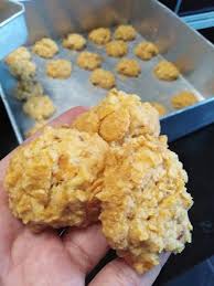 Pukulkan butter + gula hingga kembang dan baru masukkan cornflakes. Kuali Mama Biskut Cornflakes Crunchy Doh Dia Sangat2 Facebook