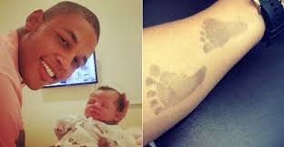 Namorado de Simony mostra as pegadas de Anthony em seu braço