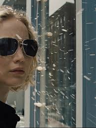 Review: Jennifer Lawrence stuck in 'Joy'-less, middling movie