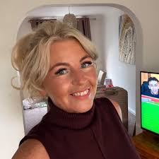 Can anyone recommend a nail tech who can do an early morning appointment  next week? The ones I've looked at don't open until 9.30/10. Thanks!