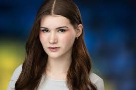 Annie Oakes's Instagram, Twitter & Facebook