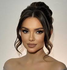 Hi I'm looking for a mobile hairdresser to do my daughter's hair Friday at  the Hilton for a wedding please 🙏