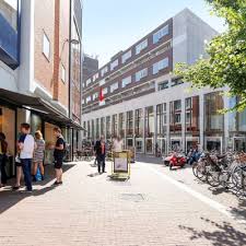 Het centrum van dordrecht heeft ons positief verrast, zowel tijdens het wandelen door de straten als vanaf het water. Kippie Dordrecht Centrum Kippie Nl