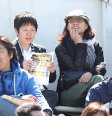 千葉 新潟 試合を観戦する 左から 今井純子女子委員長 高倉麻子 なでしこジャパン監督 スポニチ Sponichi Annex サッカー