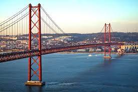 Desde centenares de películas hasta las escenas de transición de la serie embrujadas. Puente 25 De Abril De Lisboa Una Replica Del Golden Gate En Portugal El Blog De Play And Tour