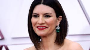 If you need to update/edit/remove this news or article then please contact our support team learn more. Oscar 2021 Laura Pausini Envia Dos Importantes Mensajes Con Sus Looks