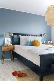 mid century inspired bedroom with denim drift beautiful slaapkamerideeen slaapkamer interieur slaapkamer