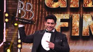 As per the latest reports, the broken but beautiful 3 actor sprained his during one of his gym sessions, recently. 8xrqz 8exjqpkm