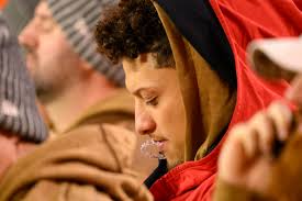 Brittany Mahomes reacts to viral kiss controversy with Patrick before  Eagles vs Chiefs with clear message