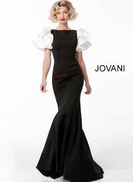 Black And White Evening Gowns With Sleeves Ten Signs Youre In Love With Black And White Evening Gown Black And White Evening Gown Https I Evening Gowns With Sleeves Evening Gowns White Evening Gowns