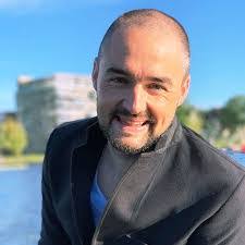 Jan Moller's Instagram, Twitter & Facebook