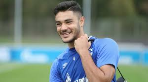 He is known for being a soccer player. Ozan Kabak Fans Auf Schalke Geben Mir Ein Gutes Gefuhl Fussball Schalke 04