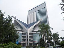 Bulan januari lalu kereta aku kena saman dengan majlis bandaraya shah alam (mbsa) sebab tak pamer kupon parking. Shah Alam City Council Wikipedia